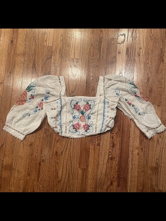 FARM Rio Tops - FARM Rio NWT White Embroidered Puff Sleeve Crop Top with Pink & Blue Floral Moti